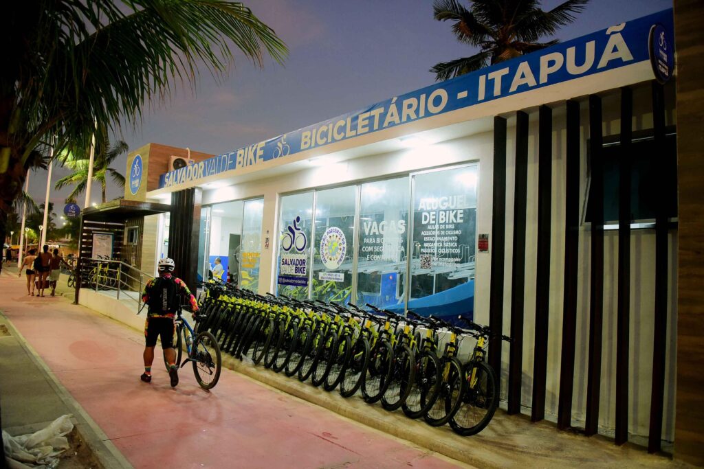 Salvador celebra Dia Nacional do Ciclista com pedalada especial saindo da orla de Itapuã