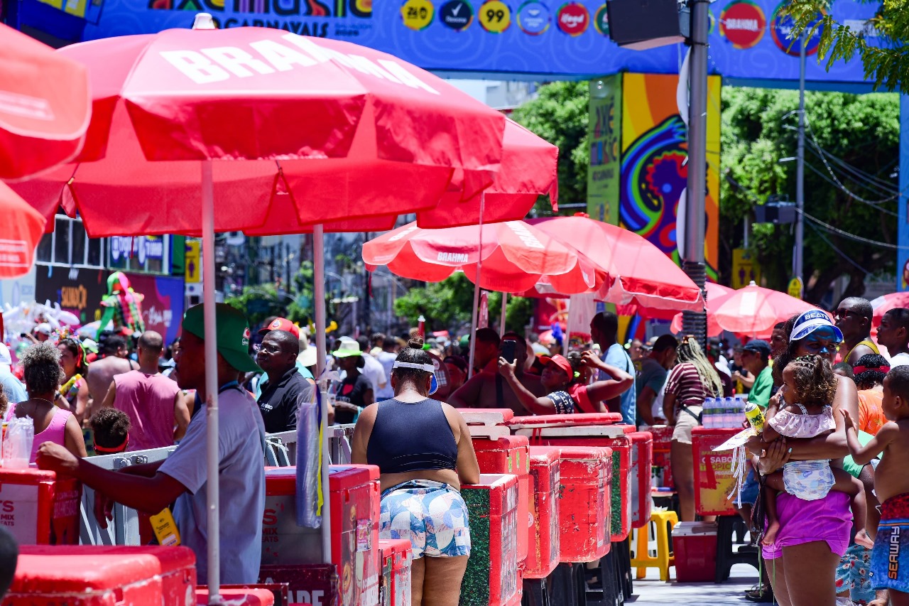 Cadastramento de ambulantes para trabalhar nas festas populares de Salvador começa na próxima terça-feira (16)