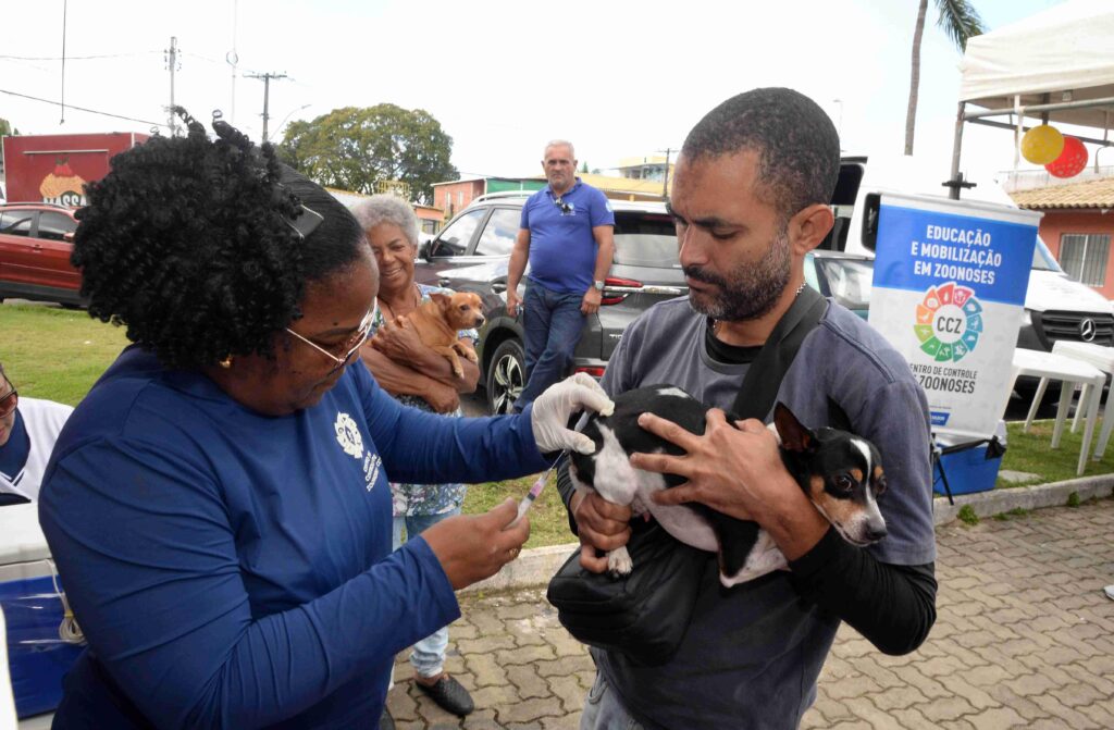 Prefeitura convoca para vacinação antirrábica; campanha já imunizou mais de 80 mil cães e gatos