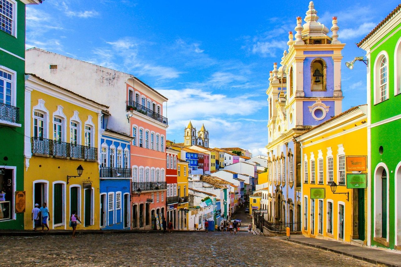 Fim de semana no Pelourinho reúne reggae, samba, caruru e aulão de dança