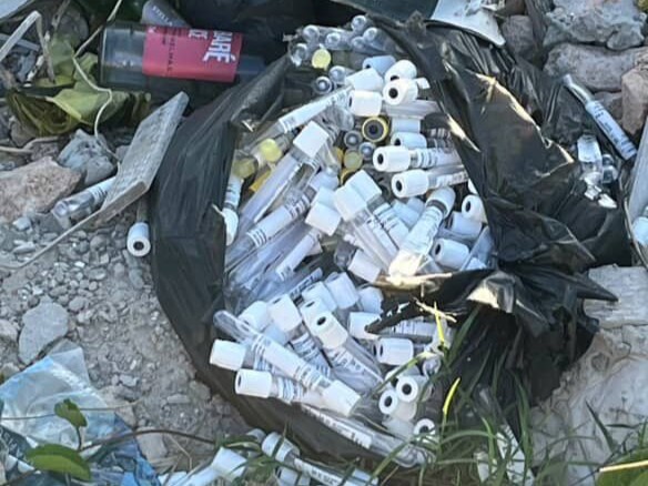 Descarte irregular de lixo hospitalar choca moradores do Loteamento Marisol