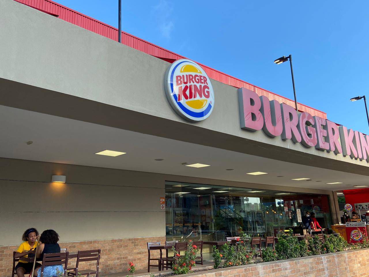 Burguer King e Serasa transformam “terror dos boletos” em sabor neste Halloween