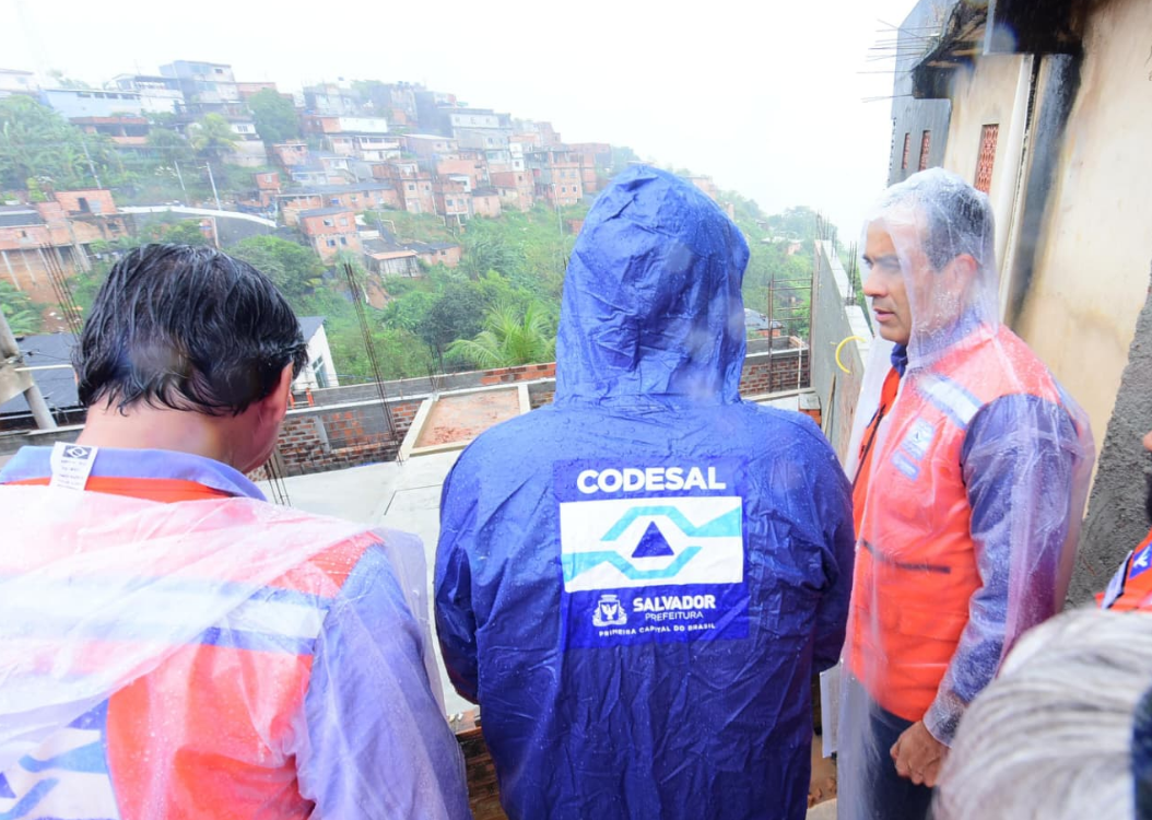 Prefeitura autoriza obra na orla de Tubarão e anuncia mais 45 contenções de encosta