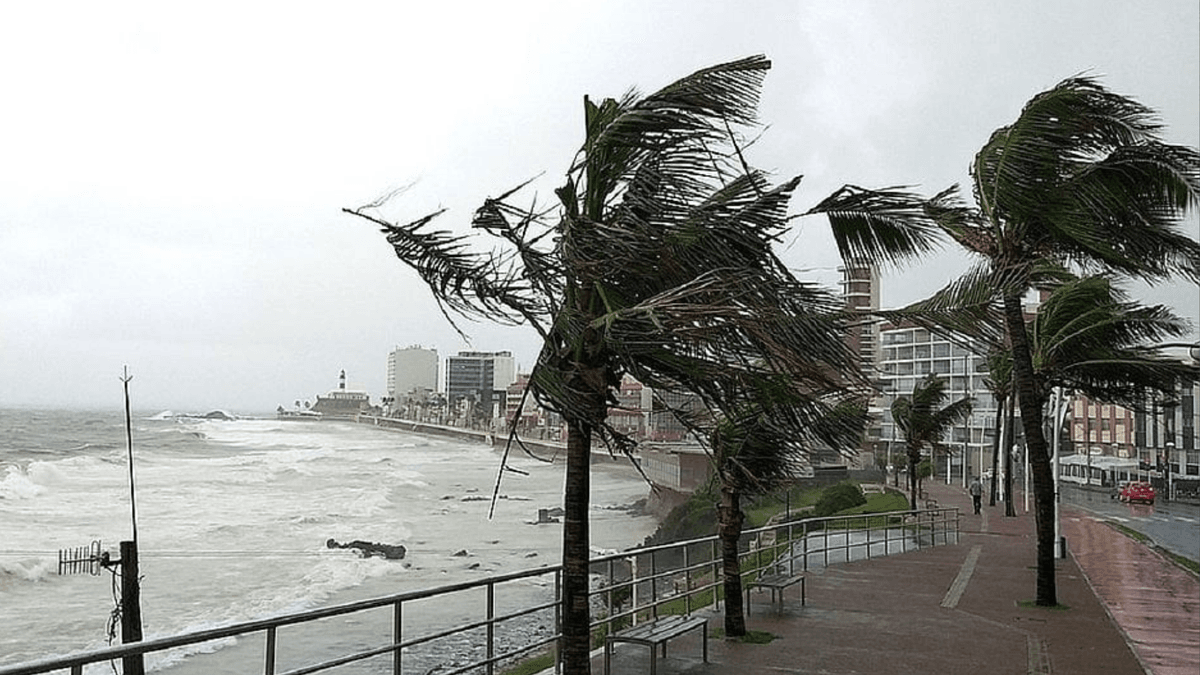 Fim de semana fechado: 8 cidades da Bahia em alerta laranja — Salvador deve ficar de olho