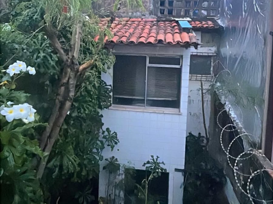 Moradores denunciam casa abandonada na Rua Missionário Otto Nelson, em Stella Maris