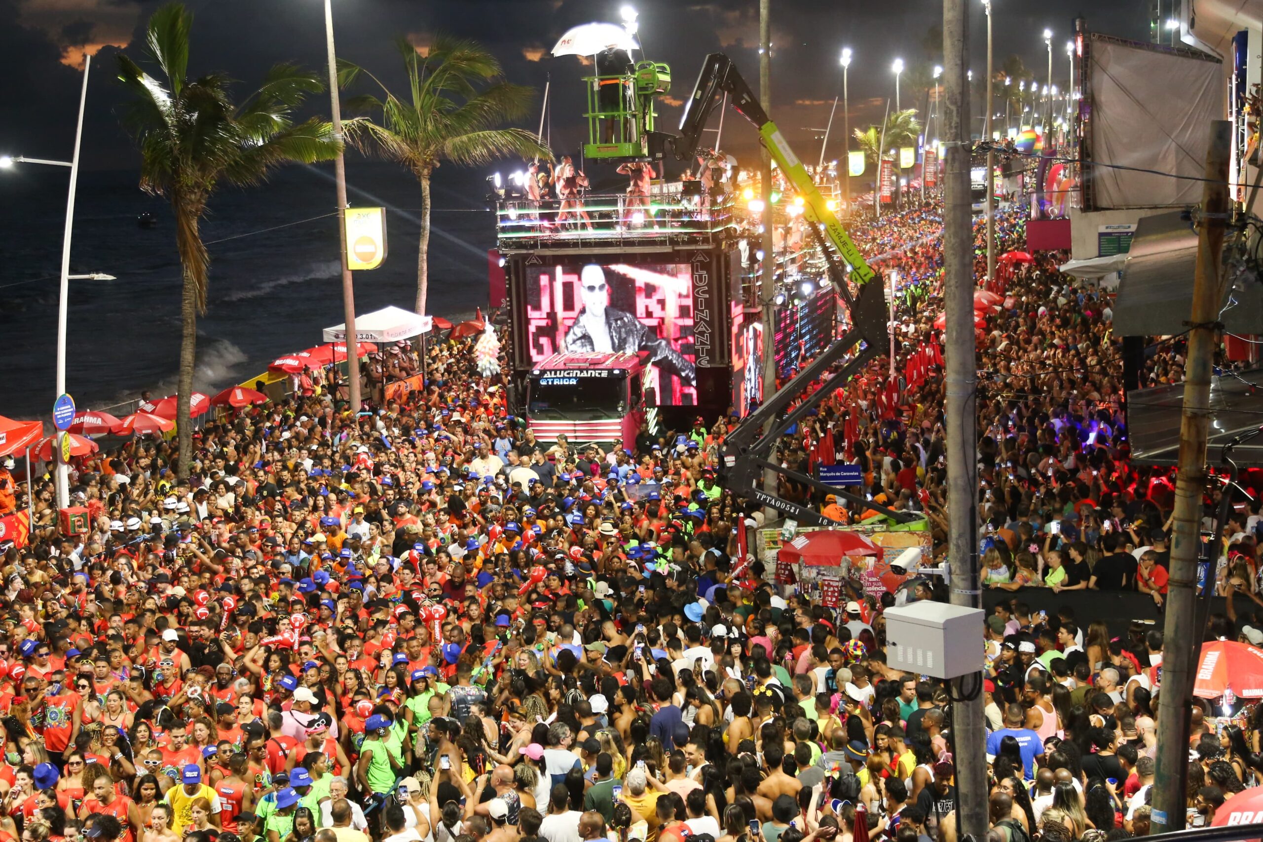 Pipoca ou camarote? Descubra qual é a melhor forma de aproveitar o Carnaval de Salvador