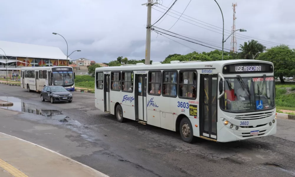 Tiroteio em Lauro de Freitas: ônibus de Areia Branca passam a funcionar só até 18h