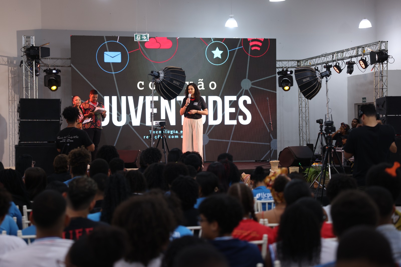 Conexão Juventudes celebra identidade e ancestralidade com programação protagonizada por jovens