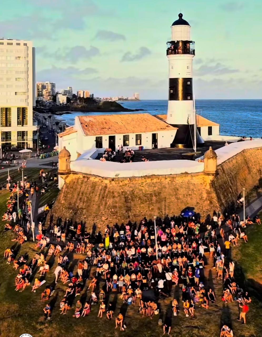Imperdível: Farol da Barra ganha arquibancada para ver o pôr do sol de frente