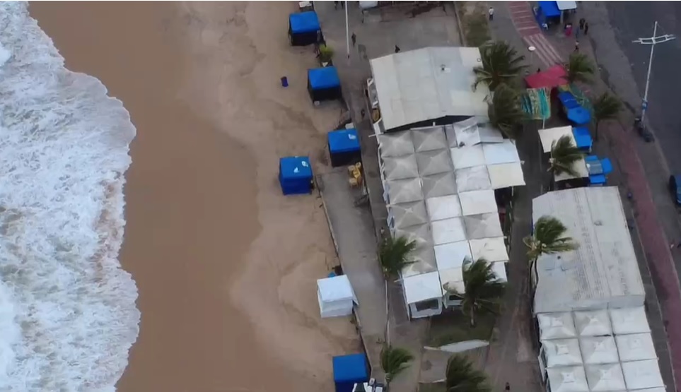 Choque na praia: polícia encontra mais de 200 porções de drogas enterradas em Itapuã
