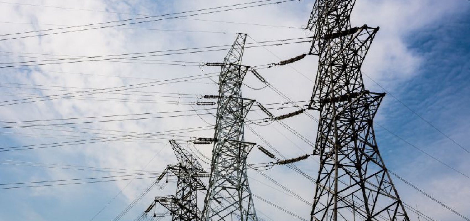 Coelba corta energia em 10 bairros de Salvador neste domingo, veja horários e ruas
