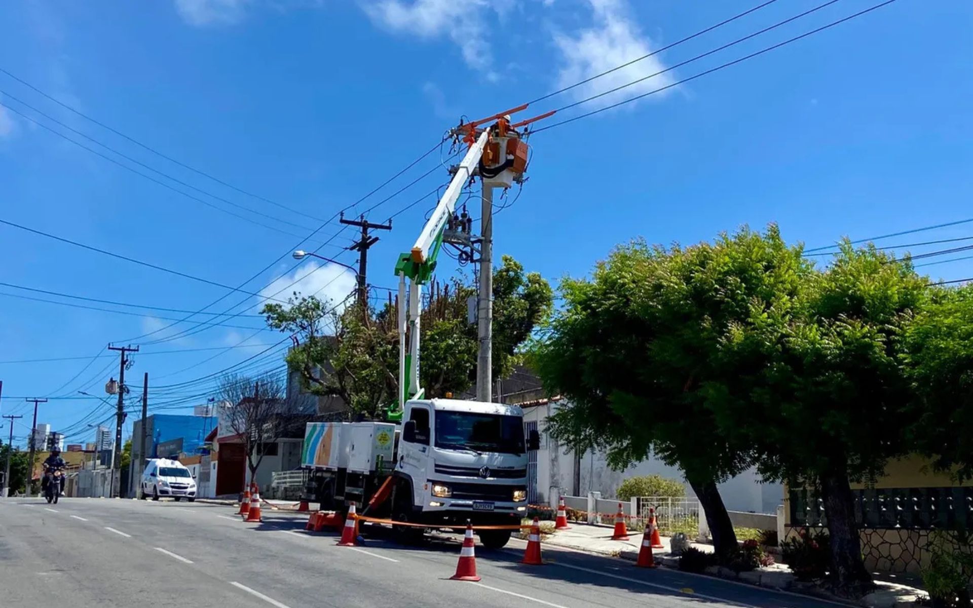 Sete bairros de Salvador ficarão sem energia nesta terça; confira a lista
