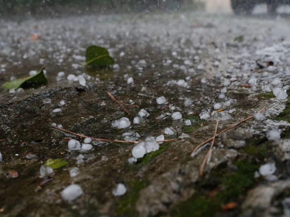 Bahia em alerta: 122 cidades sob risco de granizo, ventos fortes e baixa umidade