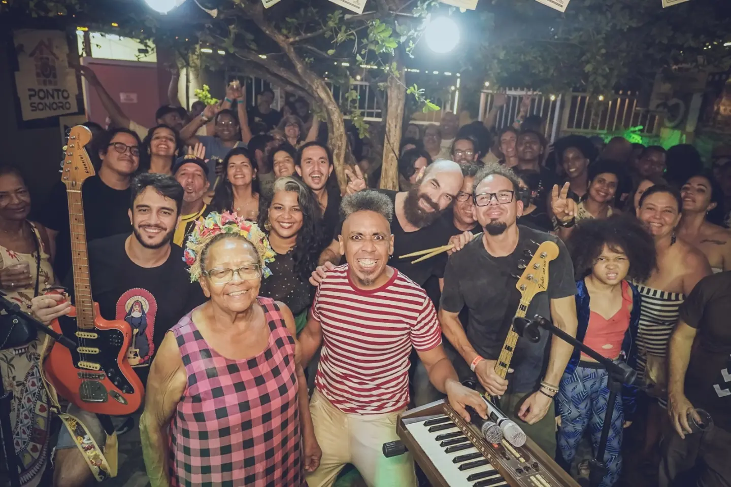 O bar da mãe virou palco: projeto em Salvador oferece shows e oficinas grátis