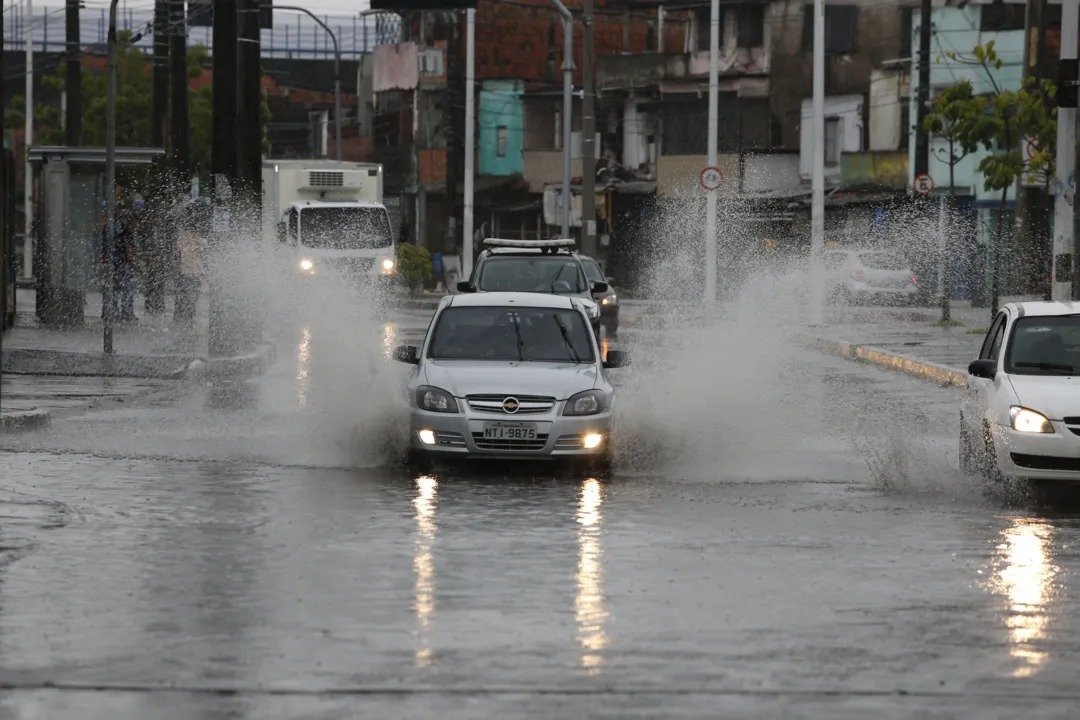 Calma, Salvador? Chuva dá trégua, mas alerta segue e 72 ocorrências preocupam