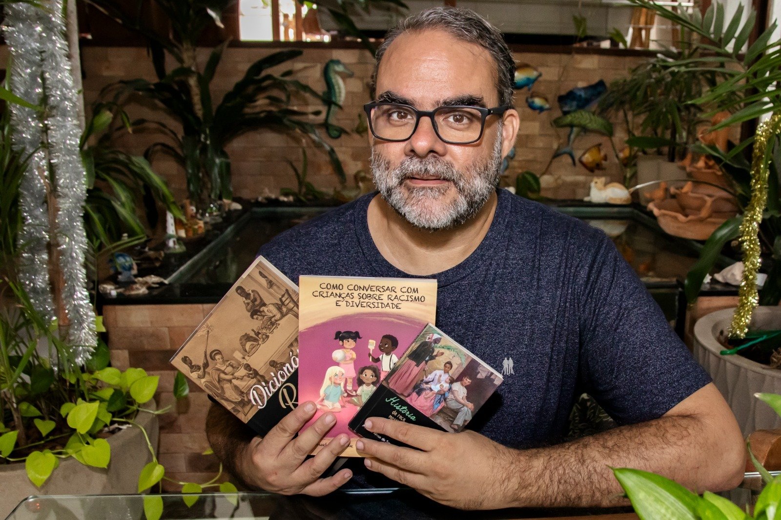 Professor do IFBA ganha Prêmio Jabuti com livro que ensina a falar sobre racismo